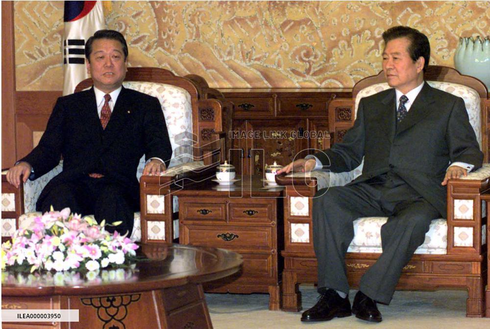 Japan's Ozawa meets with South Korean Pres. Kim in Seoul