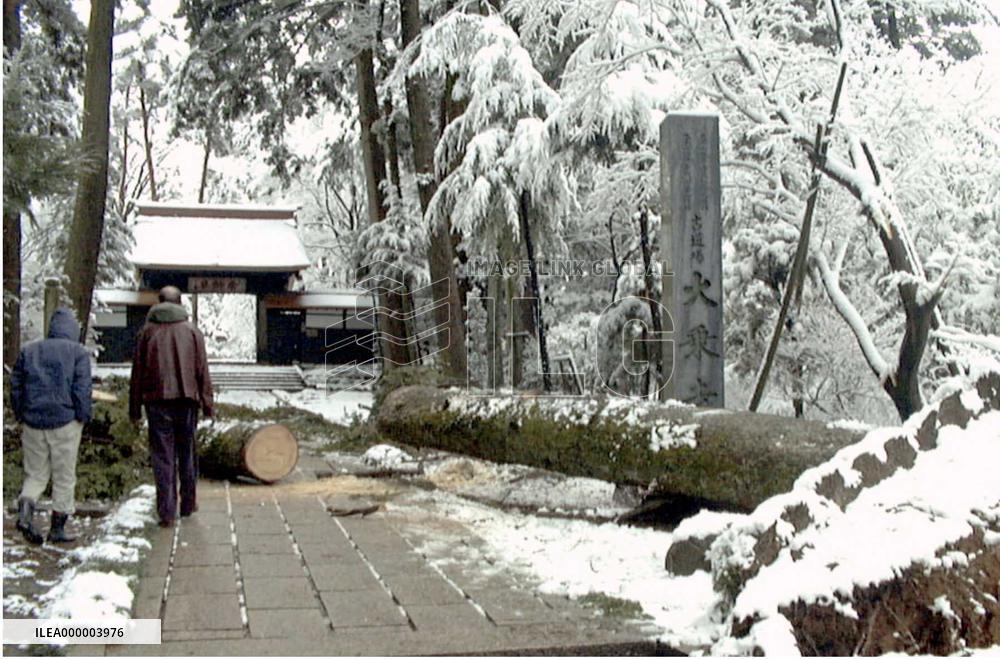 Stormy weather hits wide areas of Japan