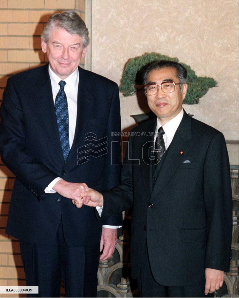 Obuchi, Kok look to future to overcome WW II problems