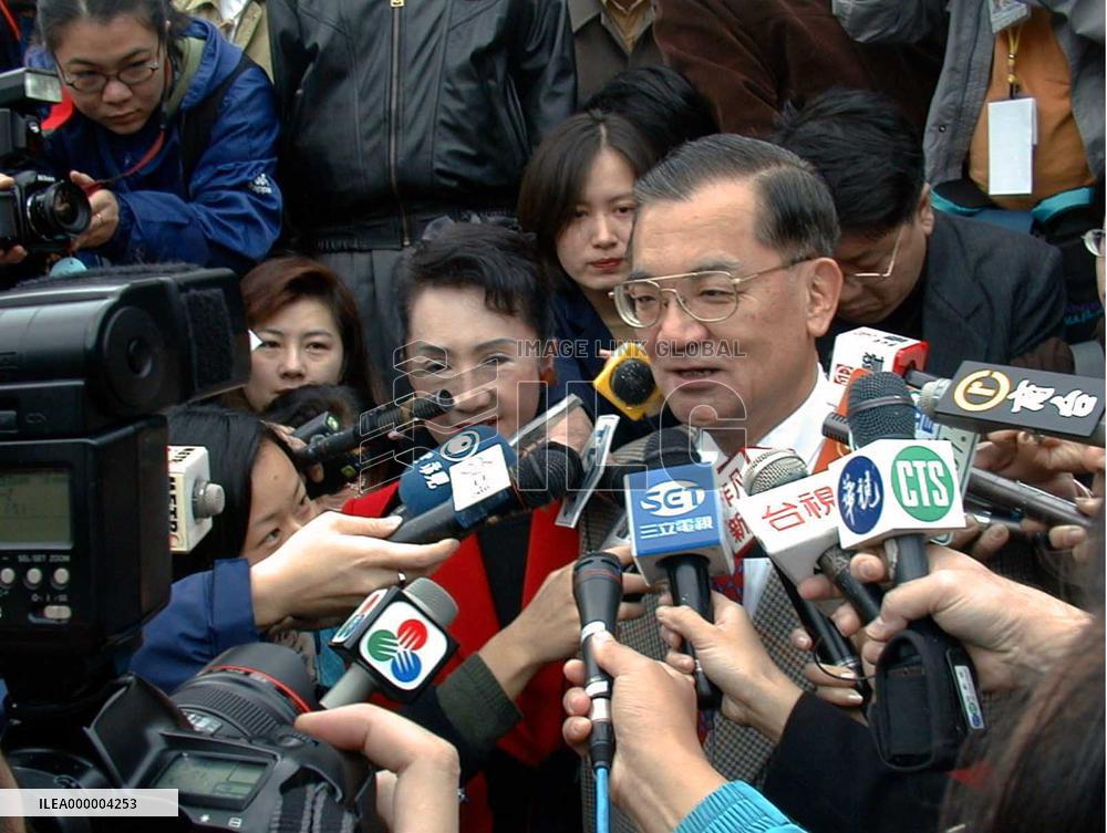 Lien Chan casts ballot in Taiwan presidential election