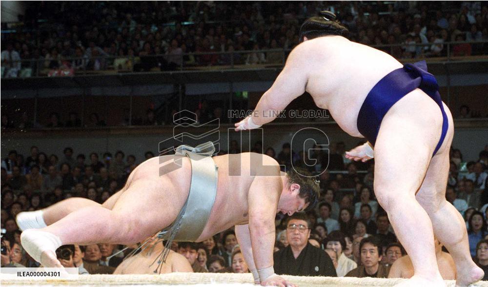 Takatoriki continues perfect streak