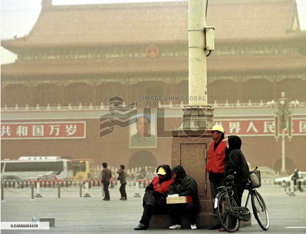Beijing hit by worst dust storm in 10 years