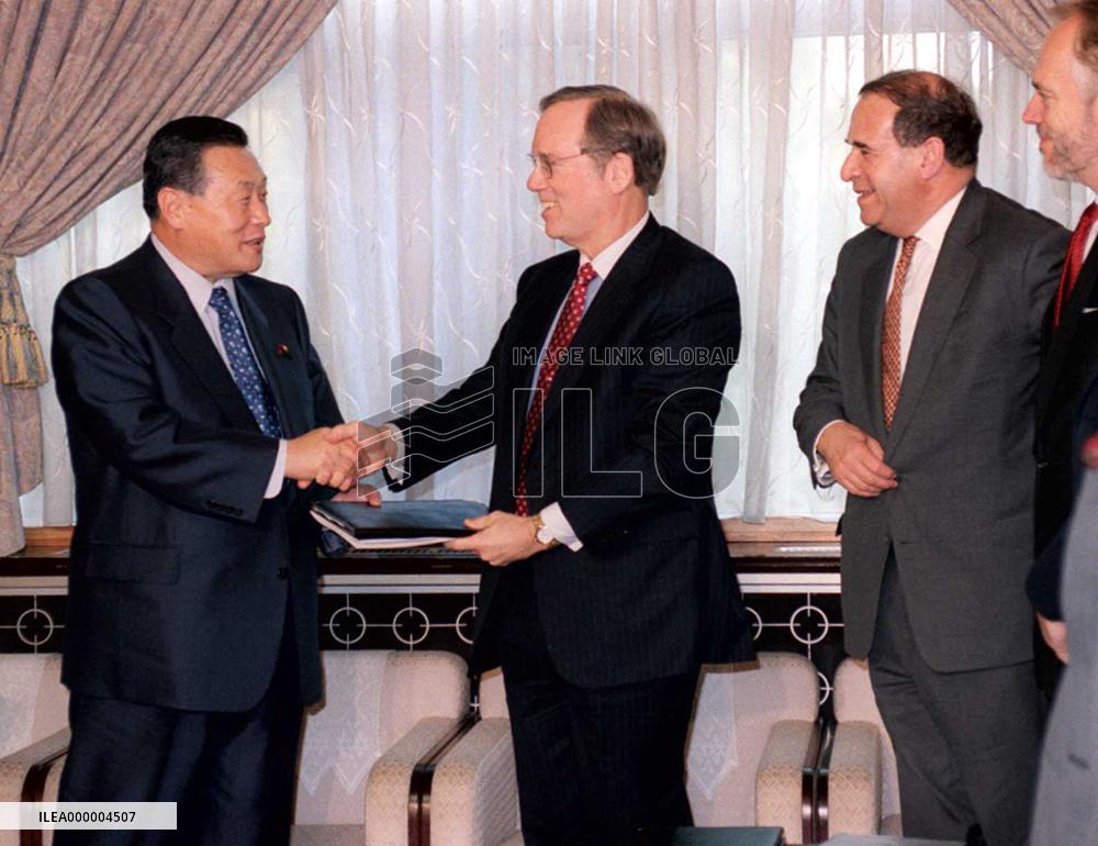 Experts advise on G-8 summit