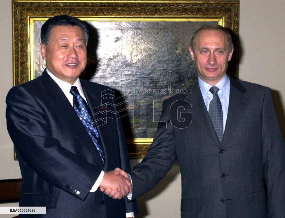 Mori, Putin shake hands before talks