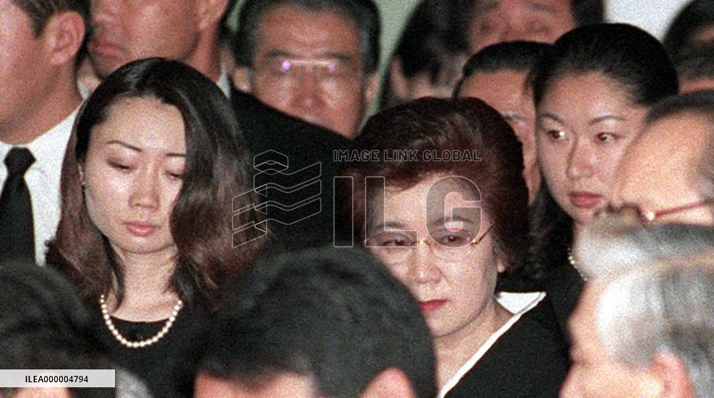 Obuchi's family mourn ex-premier's death at private funeral