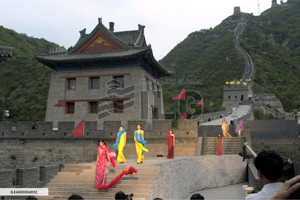 Fashion show at Great Wall of China