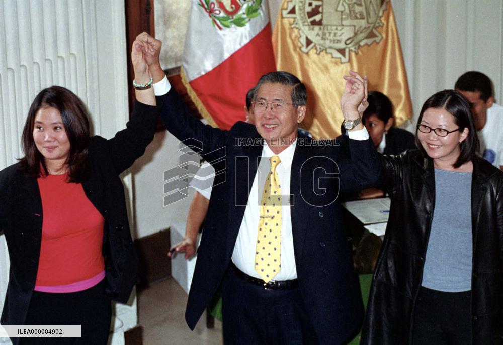 Fujimori votes in runoff presidential election