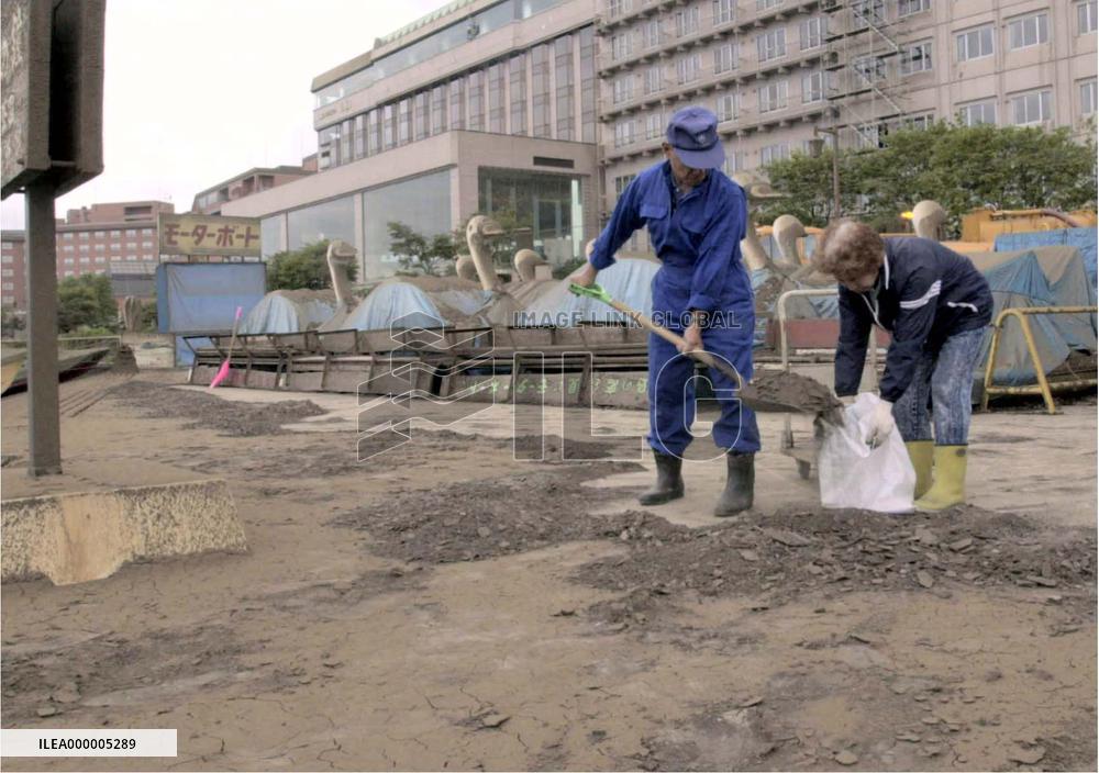 Residents near Mt. Usu return home