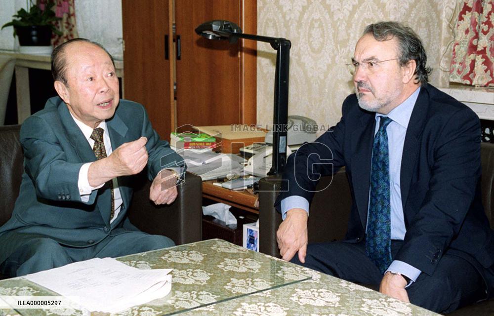 Miyazawa meets with EU's Mira