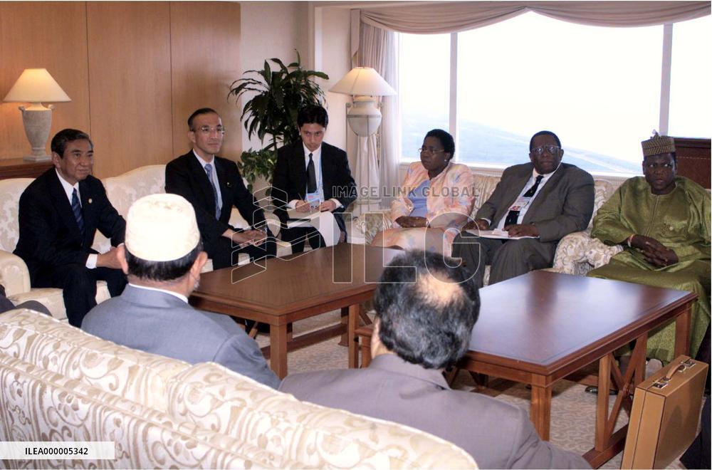Kono holds talks with foreign ministers from developing countrie