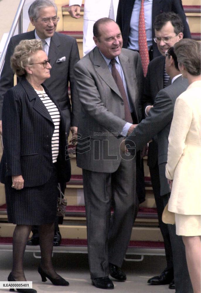 Chirac arrives in Tokyo