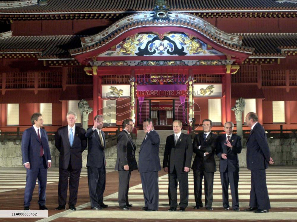G-8 leaders in photo session prior to dinner