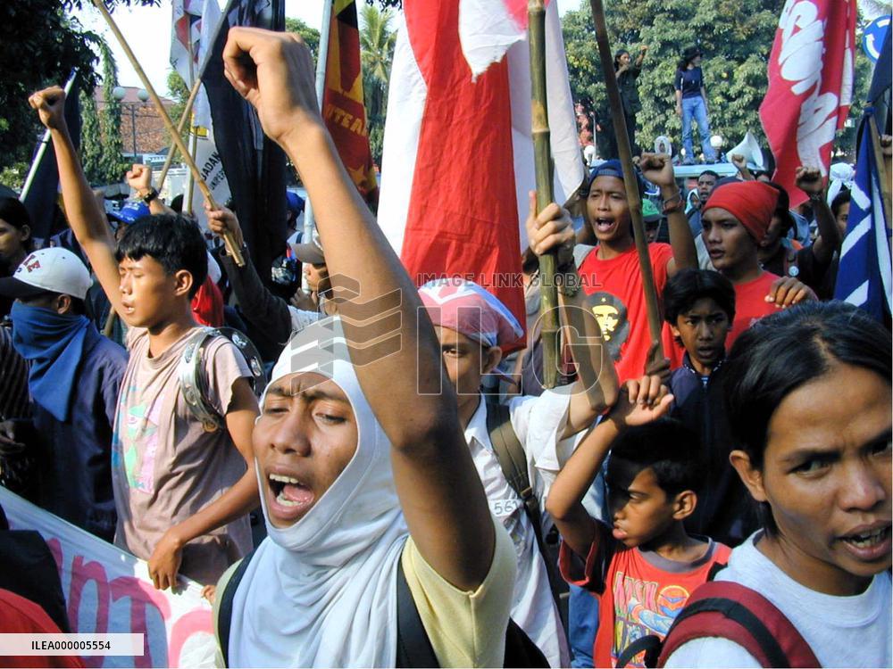 Students demonstrate near Suharto's home in Jakarta