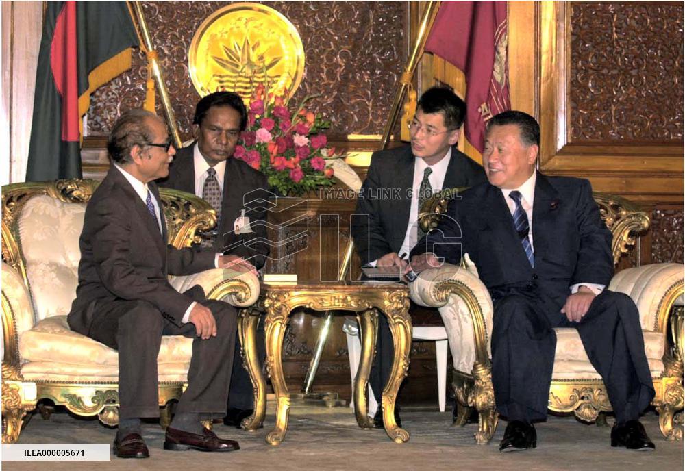 Mori meets Bangladeshi President Ahmed