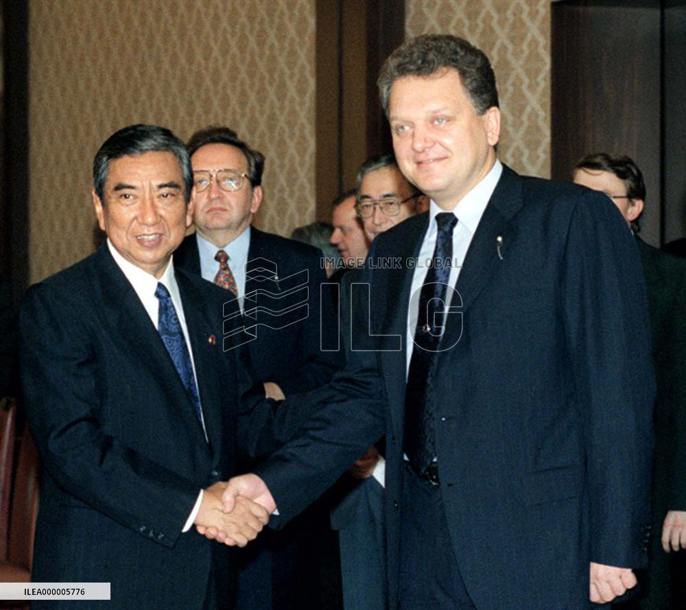 Kono, Khristenko meet for talks on economic cooperation