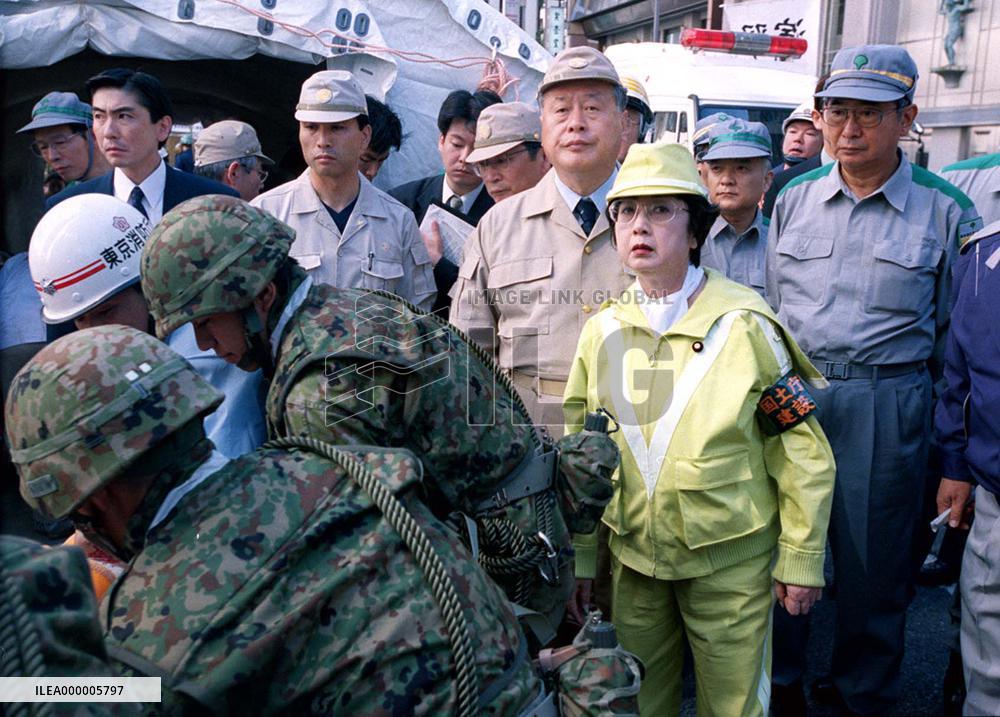 Mori, Ogi, Ishihara inspect Tokyo disaster-relief drills