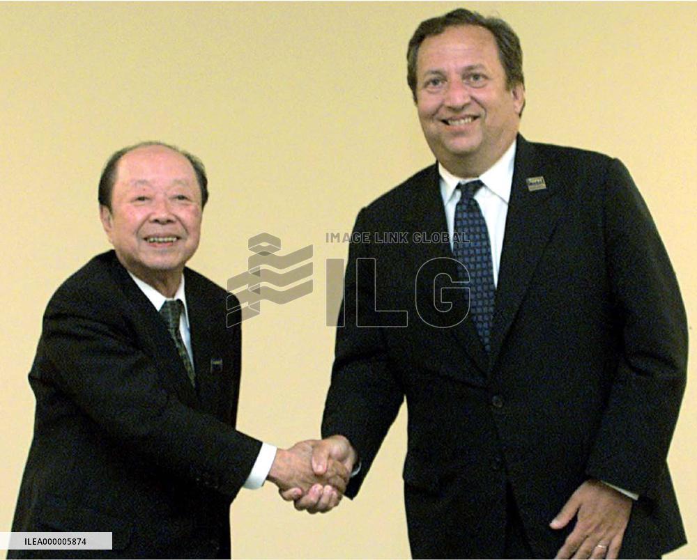 Japanese, U.S. finance heads meet during APEC forum