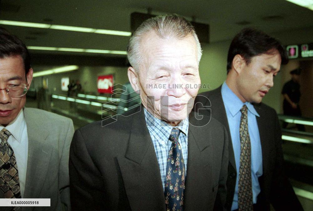 Police arrest trader suspected of illegal waste export