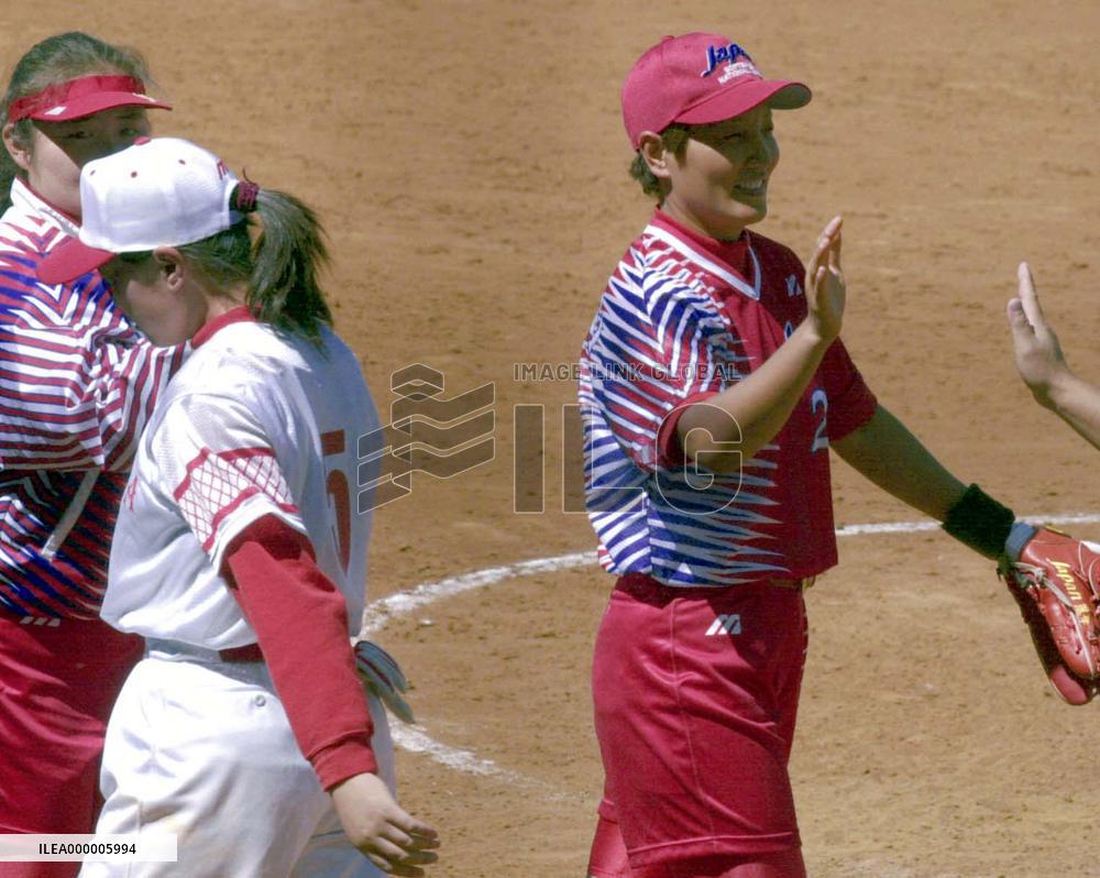China-born Utsugi shakes hands with old teammates