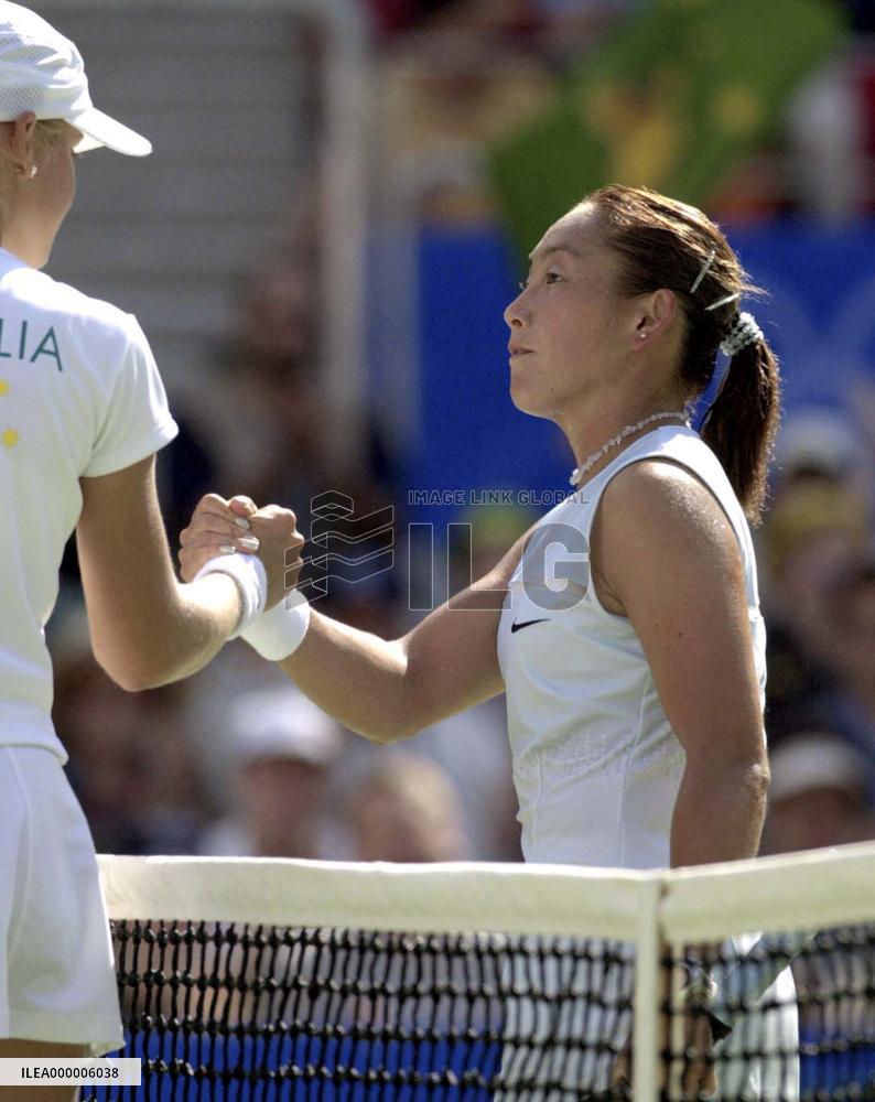 Sugiyama shakes hands with Dokic after straight sets loss