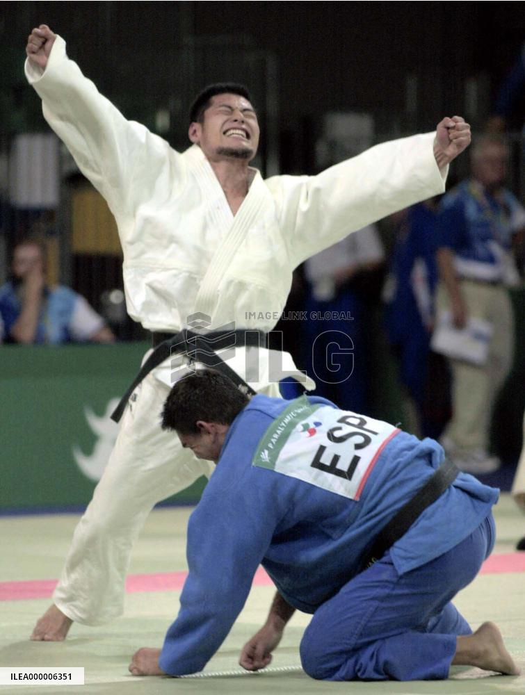 Fujimoto wins 1st gold for Japan in Paralympics