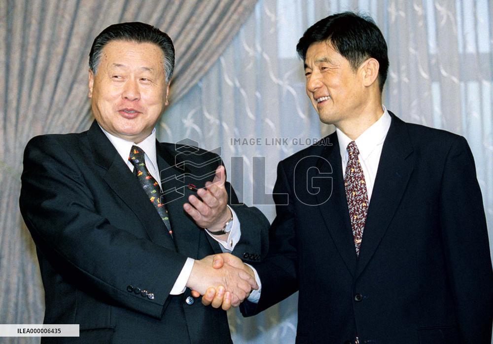 Mori meets Xinhua president