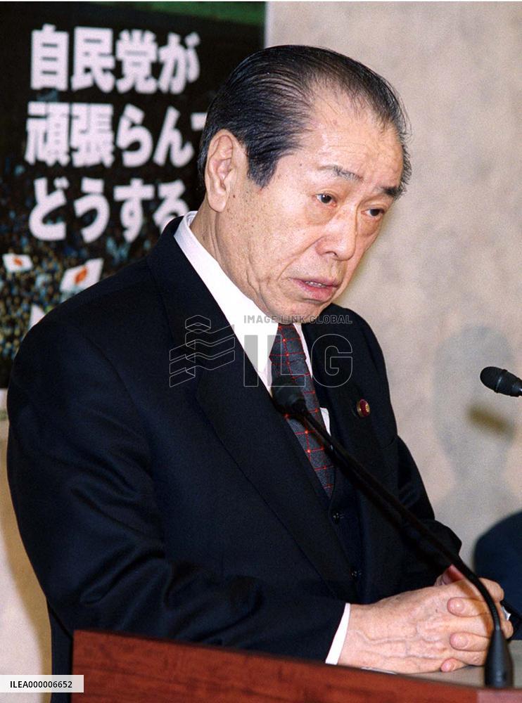 LDP to expel Kato if he supports no-confidence motion