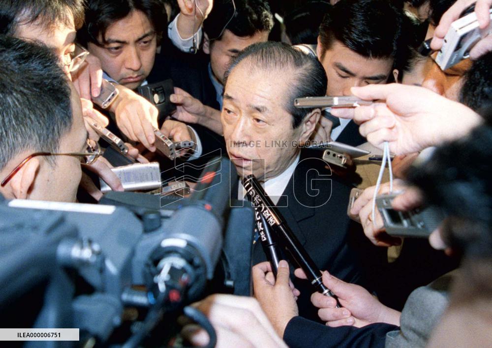 LDP power broker Nonaka to resign