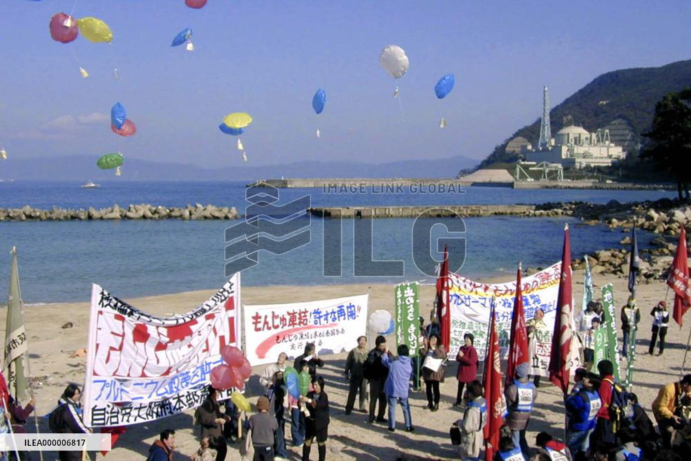 Protesters rally against resumption of nuclear reactor Monju