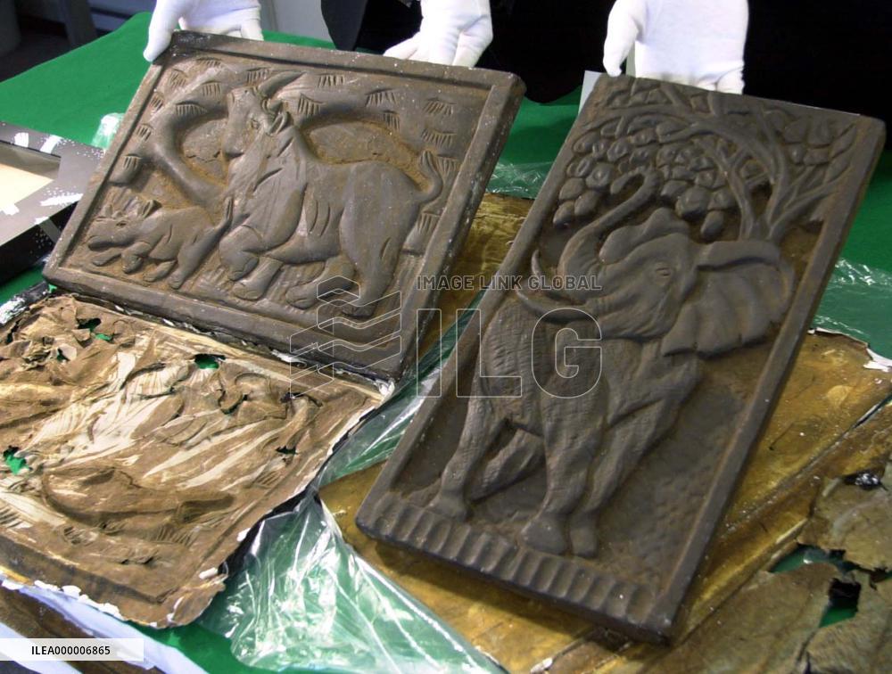 Man nabbed over smuggling drugs in form of folk art