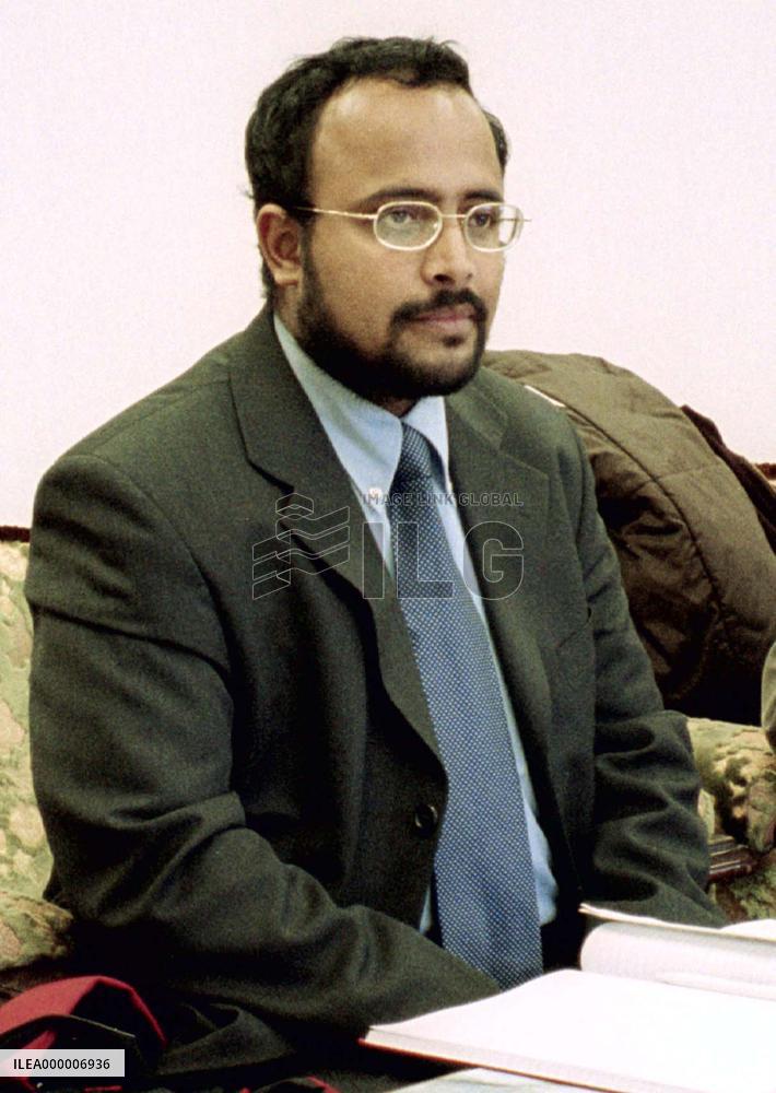 Amnesty Int'l members visit Narita detention facility