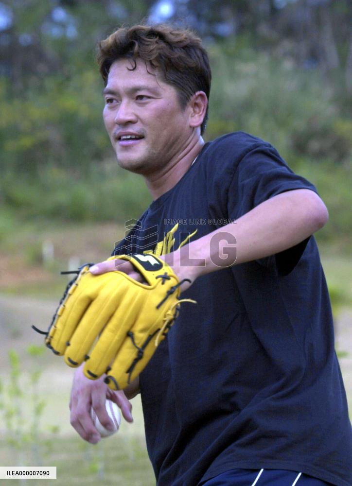 Mariners' Sasaki begins training in Okinawa