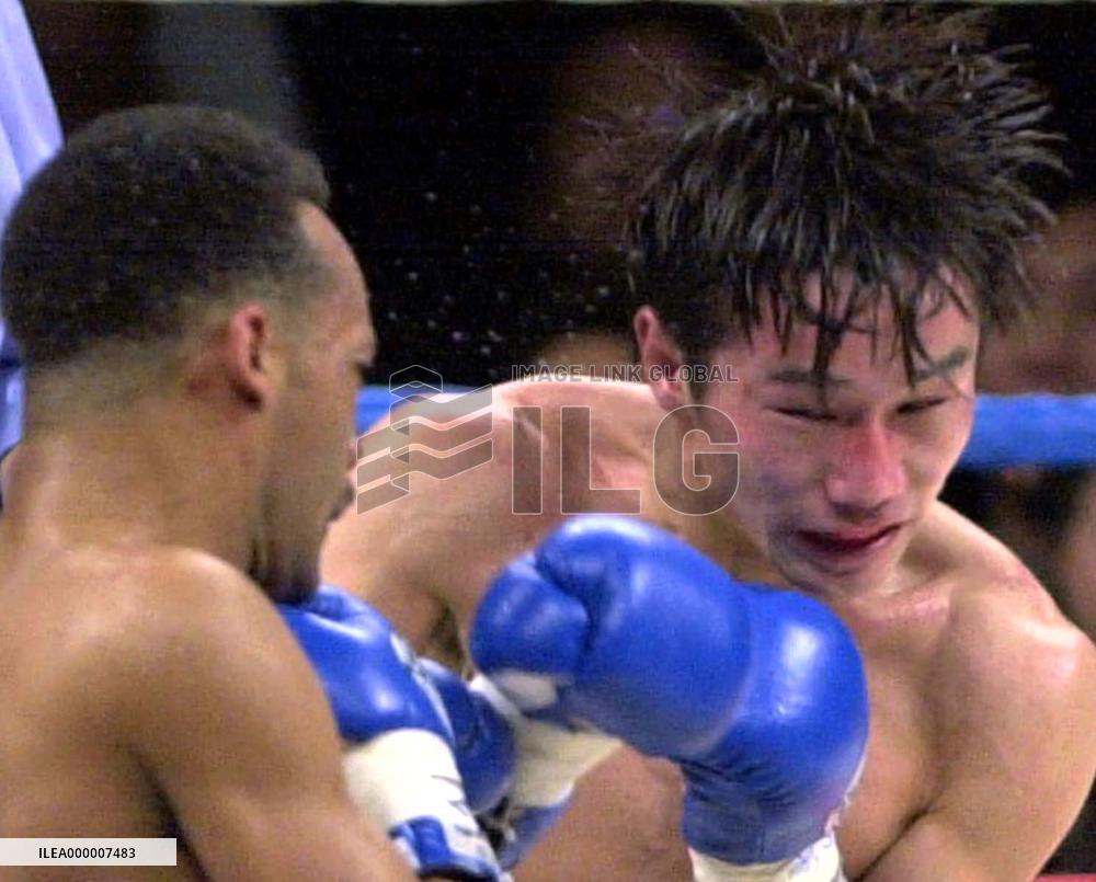 Hatakeyama escapes with draw to defend WBA crown