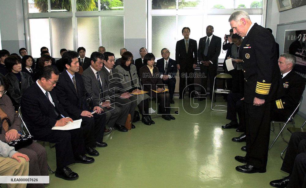 U.S. envoy apologizes to families of victims