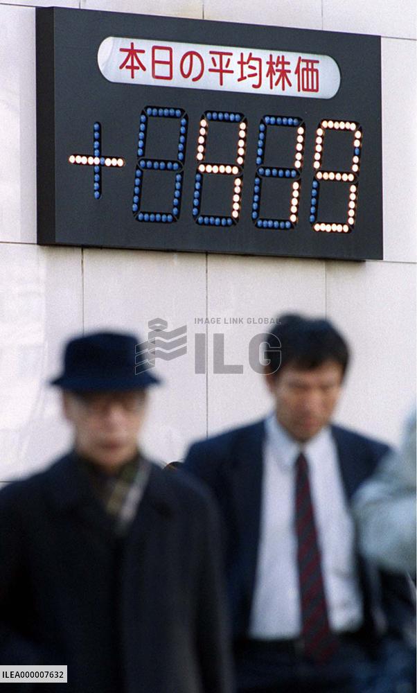 Massive sell-off brings Nikkei to lowest close since July 1985