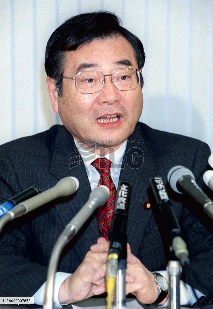 Kato meets press after no-confidence motion