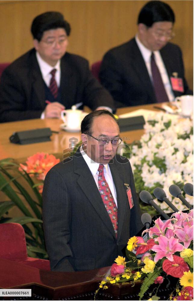 China ups defense spending 17% in fiscal 2001