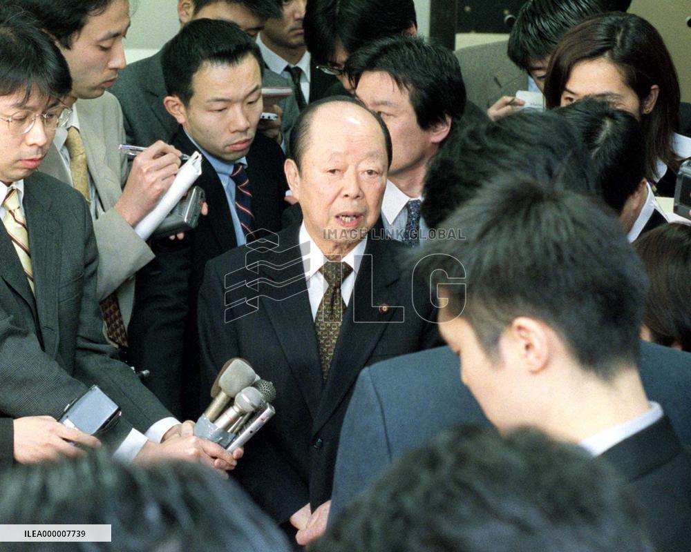 Mori tells ministers to study stock, bad debt remedies