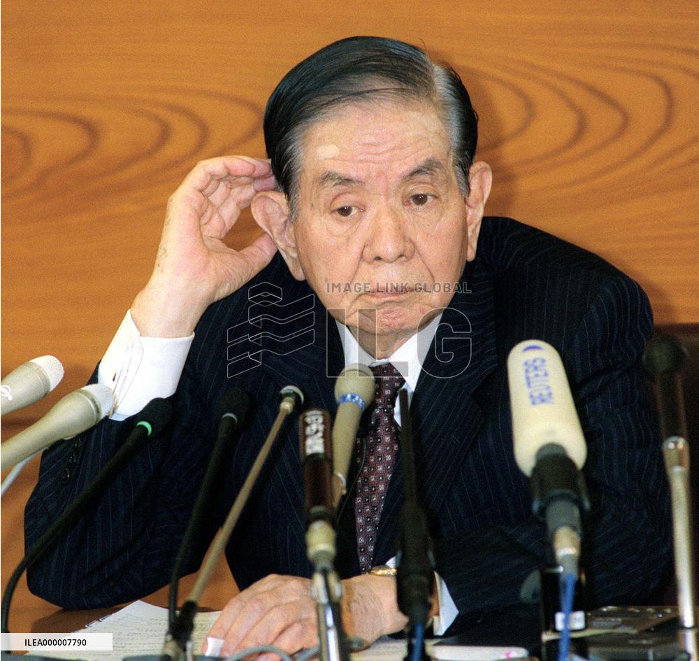 Hayami defends BOJ decision to scrap zero-rate last Aug.