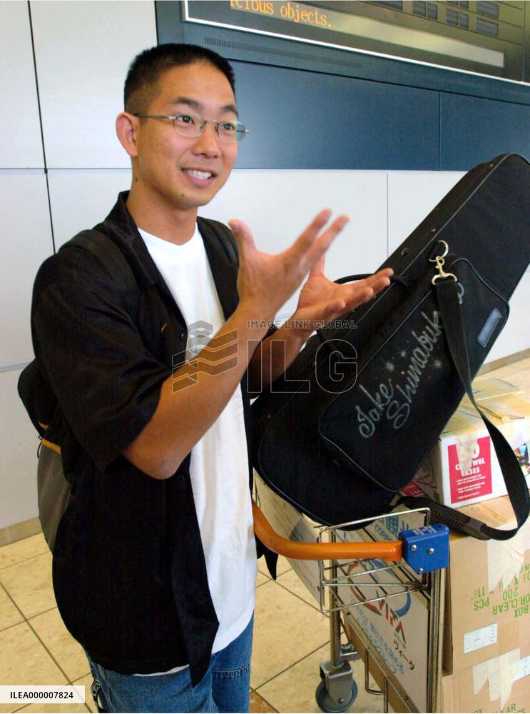 Hawaiian musician in Japan to promote 'Ehime Maru' song