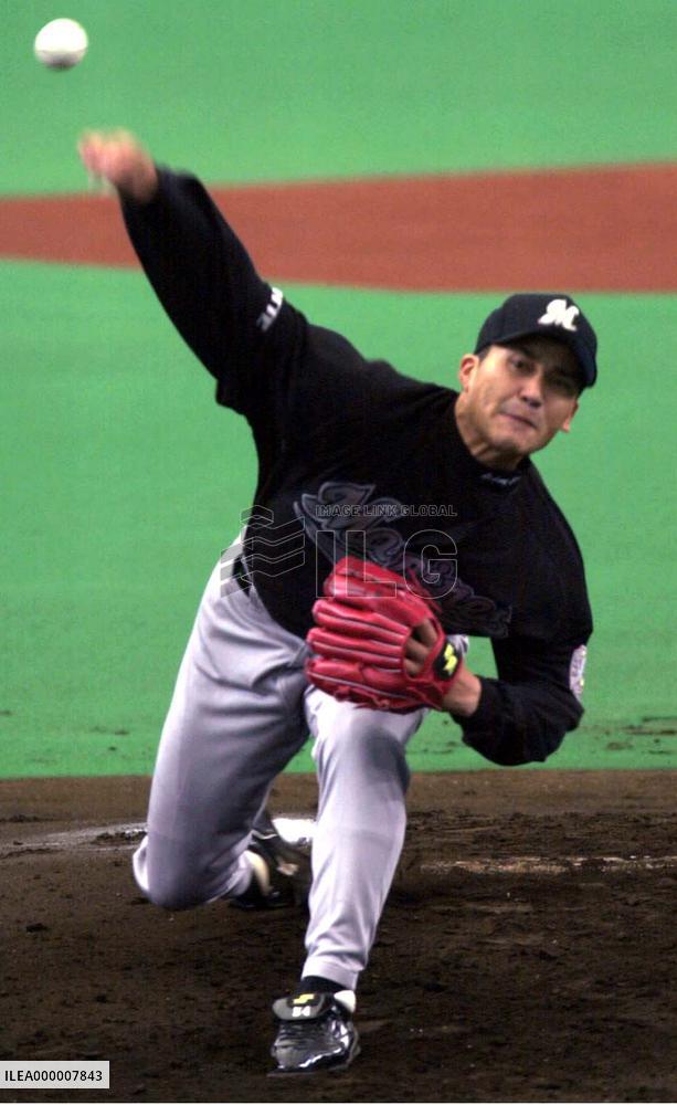 Kuroki comes on strong for win in Pacific League opener