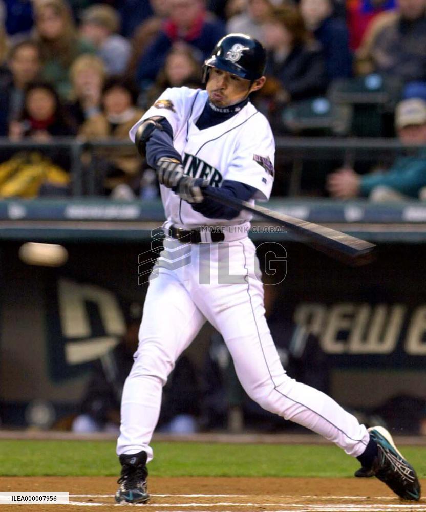 Ichiro grounds out in his 1st at bat