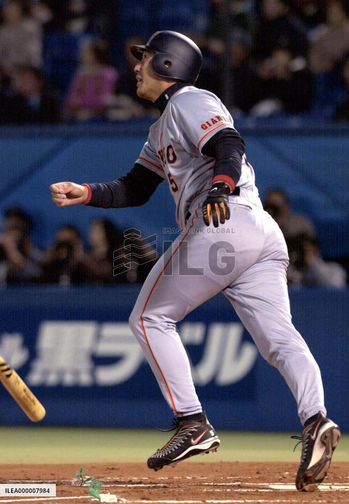 Kiyohara hits home run