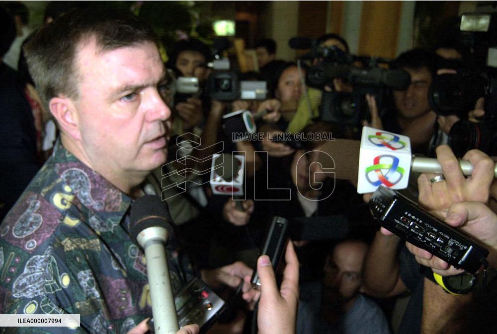 Diplomats to meet again with U.S. aircrew detained in China