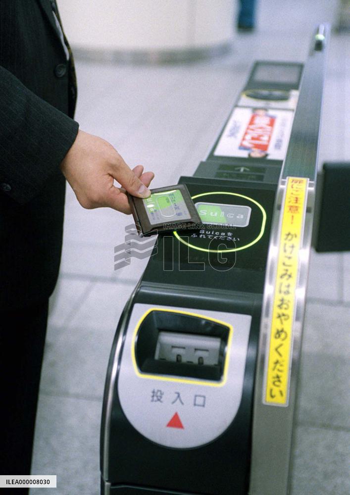 JR East begins hi-tech card trials for faster ticketing