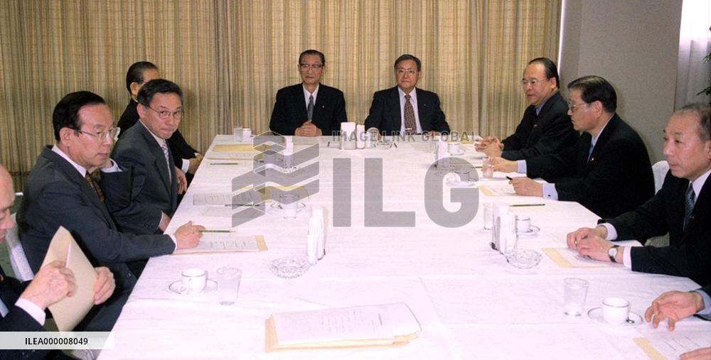 LDP panel formally decides to choose Mori successor on April 24