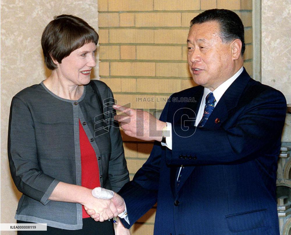 Mori, Clark agree to expand trade, differ on whaling, tuna