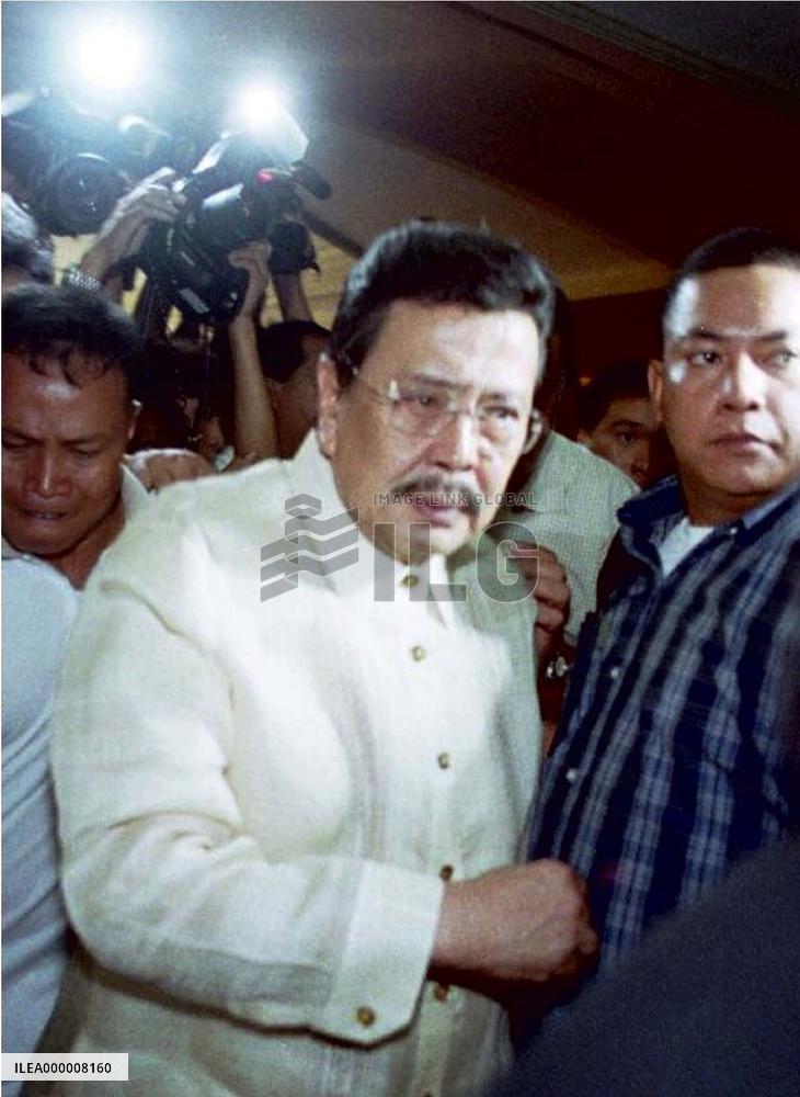 Estrada posts bail on corruption, perjury charges