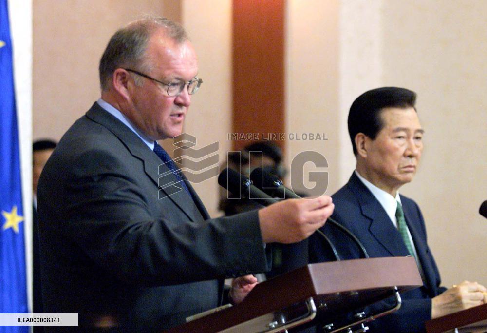 Kim hails Pyongyang's pledge on missile moratorium