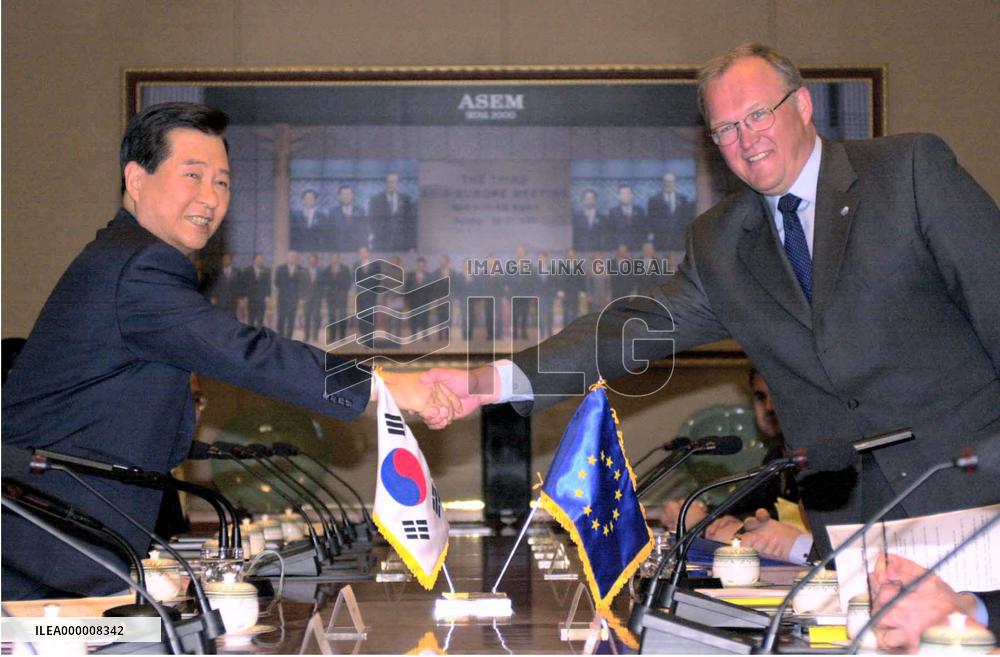 Kim meets EU delegates